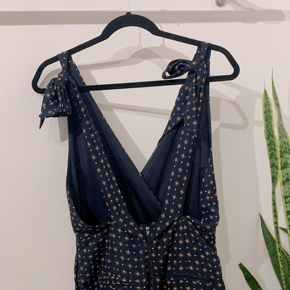 Jumpsuit print navy blue V neck Size Medium - Picture 9 of 10